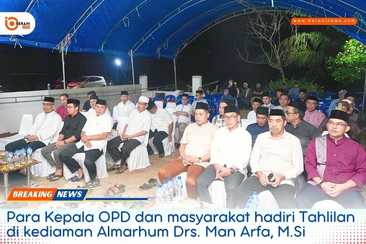 Bupati Bombana Hadiri Tahlilan Drs. Man Arfa: Ungkap Duka Cita Mendalam dan Kenang Jasa Sang Sekda | beraninews.com 2 Bupati bombana hadiri tahlilan Drs. Man Arfa