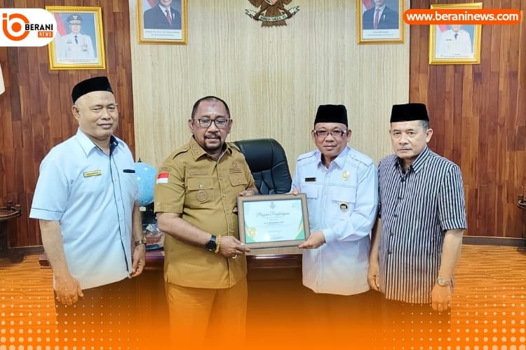 Raih Dua Award Sekaligus, H. Burhanuddin Lanjutkan Tradisi Prestasi Nasional untuk Bombana 1 Bupati Bombana