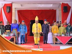 Tampil Gagah dan Anggun, Bupati Bombana dan Ketua TP PKK Kenakan Pakaian Adat Moronene di Upacara Sumpah Pemuda