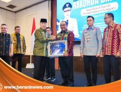 Bupati Bombana Kembali Jadi Sorotan! Kali Ini Raih Penghargaan Bergengsi Dari Pemprov Sultra