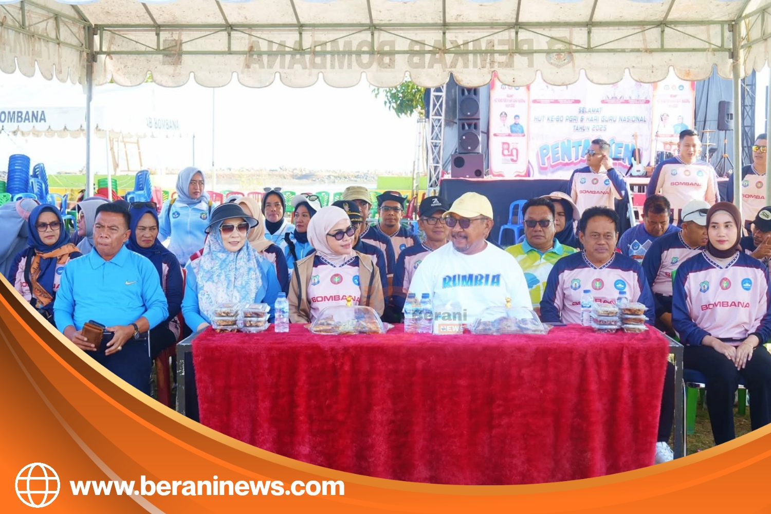 Semarak Jalan Santai HUT PGRI dan HGN Tahun 2025, Ratusan Guru Tumpah Ruah di Bombana 6 Jalan santai HUT PGRI dan HGN 2025