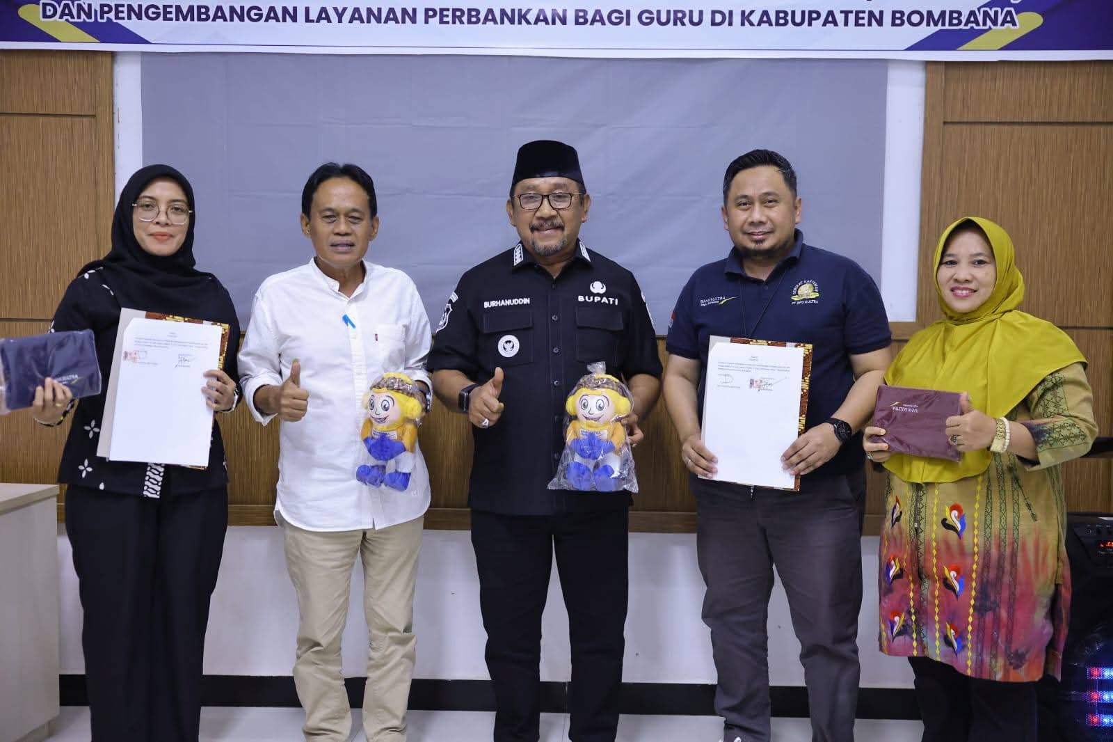 MoU Disdikbud-Bank Sultra Permudah Pembayaran Sertifikasi Guru di Bombana 8 MoU Disdikbud Bank Sultra Bombana