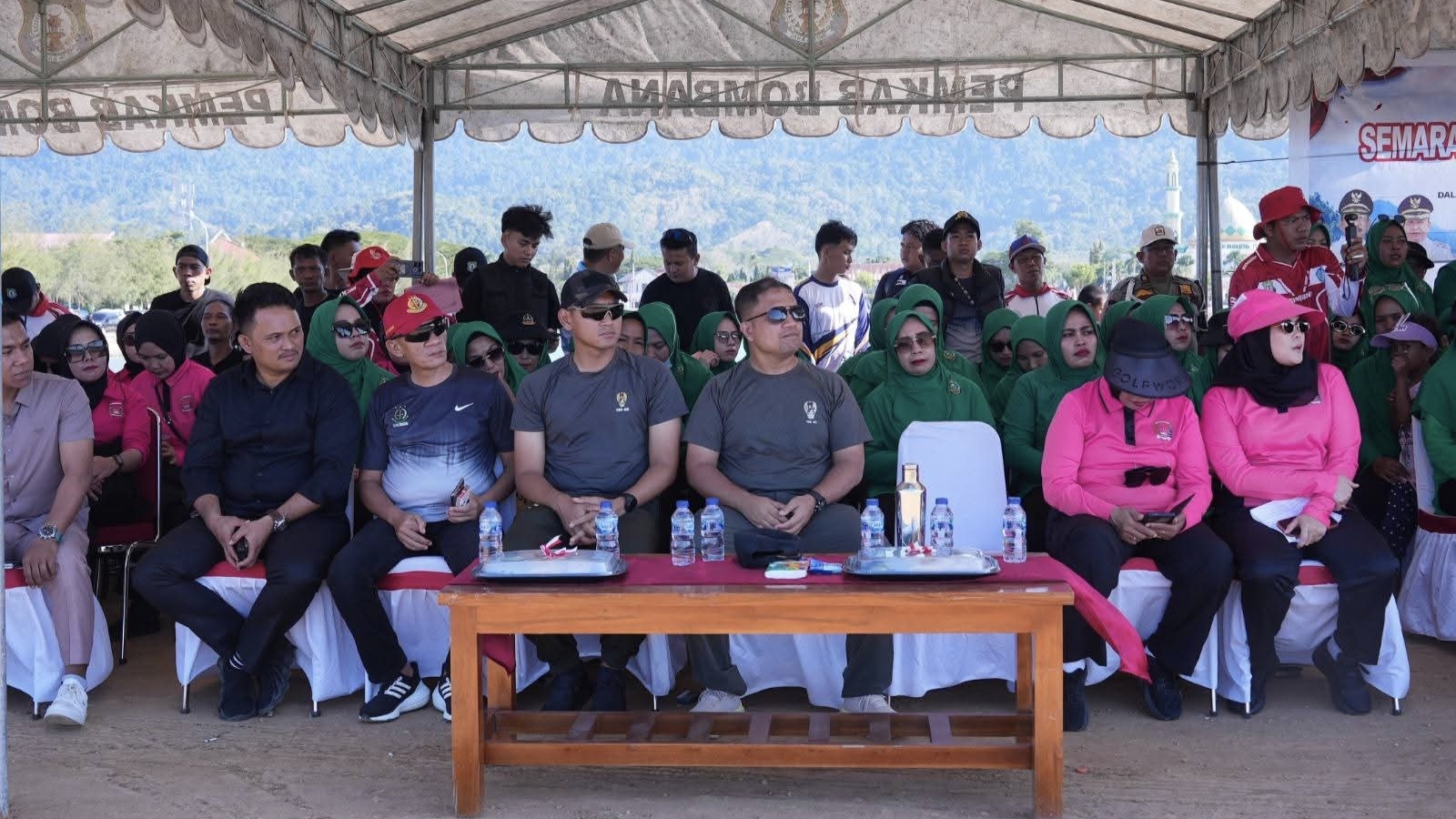 Pawai Perahu Merah Putih di perairan Kasipute dan Bupati Bombana bersama nelayan