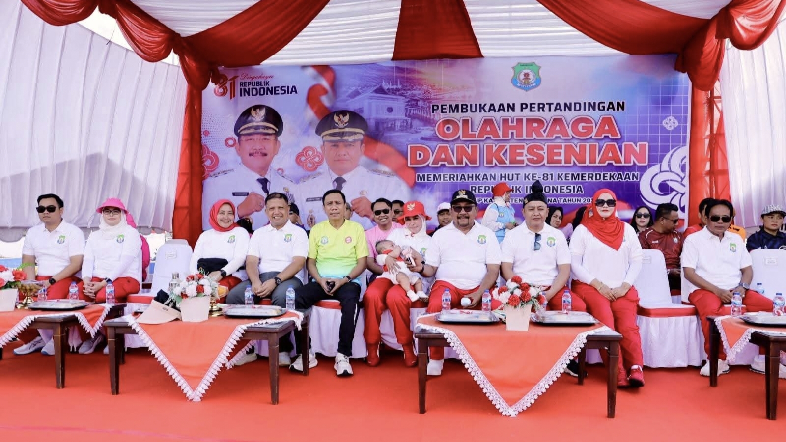 Bupati Bombana Burhanuddin menyampaikan sambutan di hadapan peserta HUT ke-81 RI