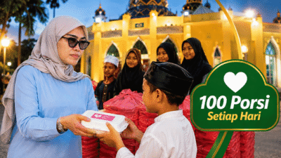 Aksi sosial Hj Fatmawati Kasim Marewa membagikan 100 nasi kotak setiap hari di Bombana