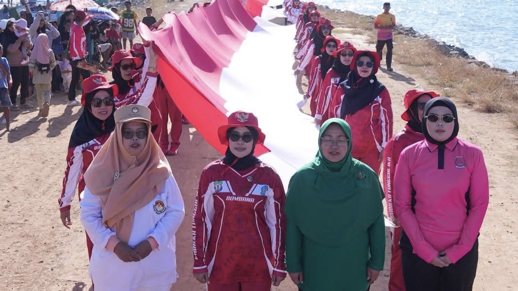 Pawai Perahu Merah Putih bersama nelayan di perairan Kasipute