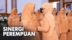 Hj. Fatmawati Kasim Marewa bersama Ketua Dharma Wanita Persatuan Kabupaten Bombana periode 2024–2029