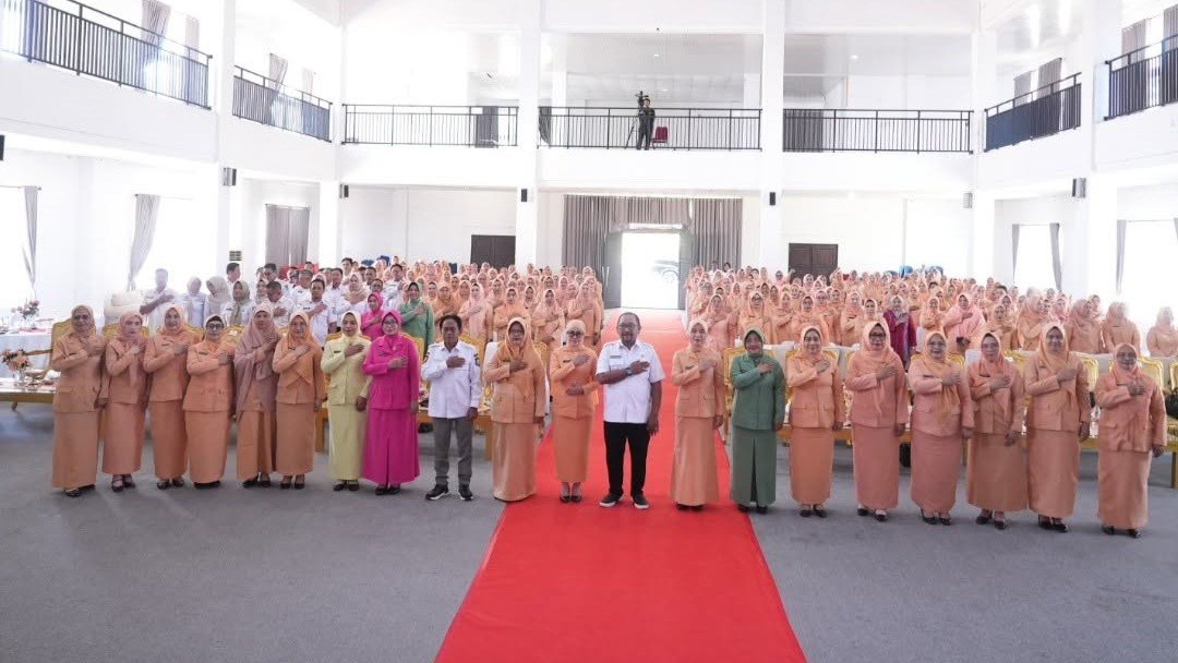 TP PKK BOMBANA PERKUAT KELUARGA WUJUDKAN PEMBANGUNAN BERKUALITAS